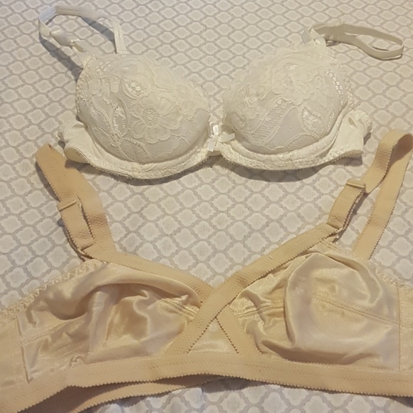2 Bra 32A - Picture 1 of 4